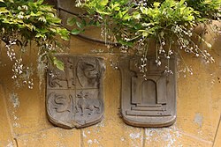 Das Allianzwappen der Familien Payrsberg-Niedertor oberhalb des Einganges zum Ansitz