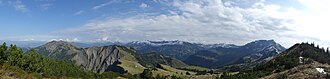 Panoramablick vom Gipfelkreuz in westliche Richtung