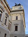 mehrfarbiges Fries (rot-gold) beim heutigen Leopold-Gratz-Platz