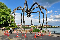 Verkehrskegel markieren den bevorstehenden Abbau.