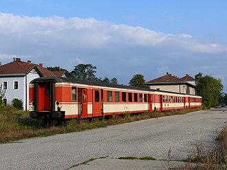 Drei Schlierenwagen im Bahnhof Marchegg