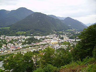 Stadt Ischl und Jainzenberg mit Kaiserpark (links am Fuß; vom Siriuskogel aus)