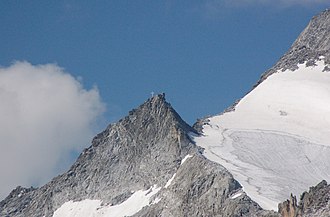 Barmer Spitze mit Gipfelkreuz gesehen vom Fenneregg