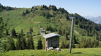 die Baumgartenhöhe mit der Bergstation der Seilbahn