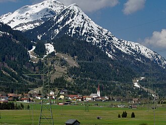 Bichlbach von Osten mit Achseljoch und Thaneller