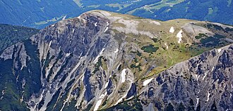 Von Nordwesten (Serles): Der Blaser mit der Blaserhütte