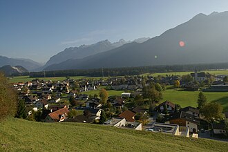 Blick über Bludesch auf die Zimba