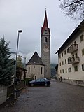 Pfarrkirche St. Sebastian mit Kirchplatz