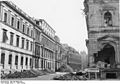 Das Palais Borsig (rechts) und die Gebäude der Reichsbahn (links) am Anfang der Voßstraße wurden nach dem Krieg abgerissen, 1946