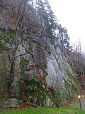 Hangseitige Felswand