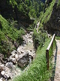 Der Valerie-Weg, mit seiner einzigen Überquerung der Klamm