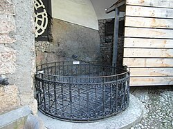 Der Burgbrunnen