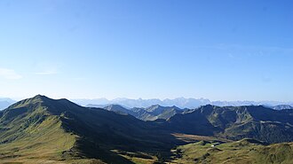 Portlahorn (links) – Ansicht vom Sünser Joch aus.