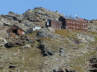 Das Defreggerhaus mit seinem Materiallift