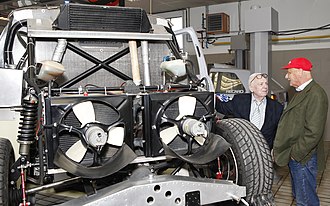 Der hintere Motor mit Hilfsrahmen und den Lüftern