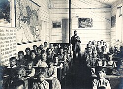 Deutsche Volksschule im Lager
