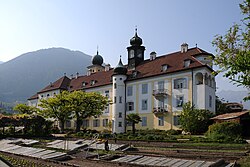 Deutschordenskonvent mit Heilig-Kreuz-Kapelle