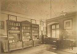 Direktionszimmer im Piaristengymnasium.