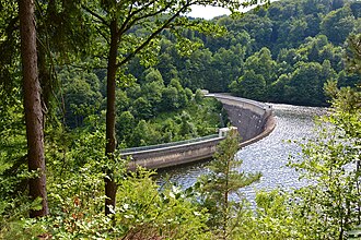 Staumauerkrone vom Oberwasser aus gesehen