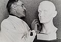Max Domenig im Atelier