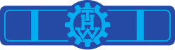 Blauer Banner, darin mittig das THW-Logo aus Zahnrad und Initialen, links und rechts davon ein senkrechter Balken (hellblau)