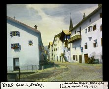 Gasse in Ardez. Historisches Bild von Leo Wehrli (1930)