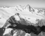 Blick von Westen auf den Langen Grat mit dem Grünen Kopf, im Hintergrund der Großglockner