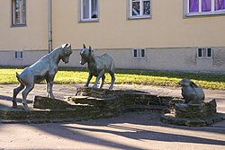 Spielplastik „Junge Steinböcke und Hase“