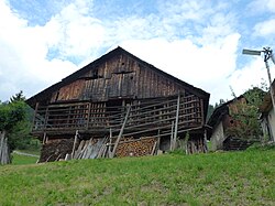 Biccia mit Stadel und Kornkasten in Les Ciases