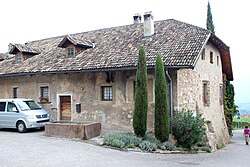 Prielhof, Kreuzsteinstraße 12