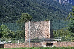 Turmruine in der Nähe des Stroblhofes