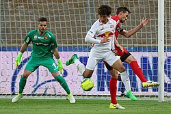 Takumi Minamino (Mitte) war zweifacher Torschütze