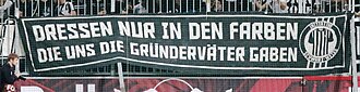 Protesttransparent der Initiative Schwarz-Weiß