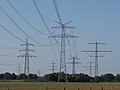 Fertiggestellter Abschnitt der neuen 380-kV-Leitung