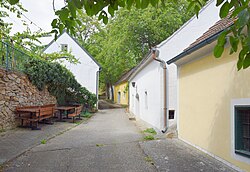 Kleinruster Kellern, Weingartenweg in Fugging, Kleinrust (Obritzberg-Rust)