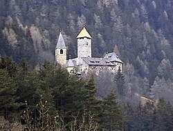 Neuhaus mit Maria-Heimsuchungs-Kapelle