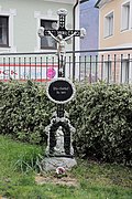 Gedenkkreuz am ehemaligen Friedhof