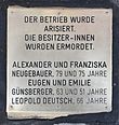 Der Betrieb wurde arisiert. Die Besitzer-Innen wurden ermordet. Alexander und Franziska Neugebauer, 79 und 75 Jahre Eugen und Emilie Günsberger, 63 und 51 Jahre Leopold Deutsch, 66 Jahre