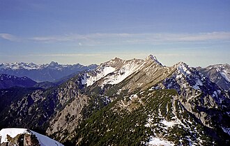 Südseite der Geierköpfe von Osten (von links West-, Haupt- und Ostgipfel)