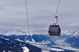 Gondel unterhalb der Bergstation mitBlick Richtung Rosskogel, Oberinntal