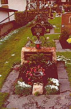 Fotografie der Grabstätte von Max Grießer