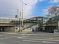 Bahnhofsvorplatz und Zugang zu Bahnsteig 1.