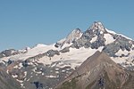 Blick von Südosten auf den langgezogenen Stüdl- bzw. Luisengrat mit dem Luisenkopf (Bildmitte). Darüber Gramul, Schneewinkelkopf, Romariswandkopf, Glocknerwand und Großglockner