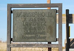 Josef Holik (* 23. Juni 1906; † 28. Juni 1973) 48° 45′ 34″ N, 16° 36′ 52″ O