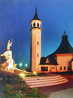 Platz mit Monument des Hl. Stephan