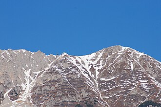 Nordkette von Innsbruck aus,in Bildmitte die Bergstation Hafelekar,rechts (östlich) die Hafelekarspitze