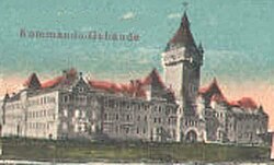 Artillerieschule Kommandogebäude (Gebäude 2015 noch existent – steht aber leer und verfällt)Koordinate 47° 8′ 54″ N, 18° 1′ 33″ O47.14833333333318.025833333333