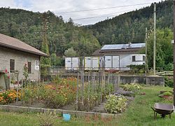 An der Stelle der drei geparkten Lastwägen stand die ehemalige Haltestelle