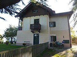 Haus an der Zeder