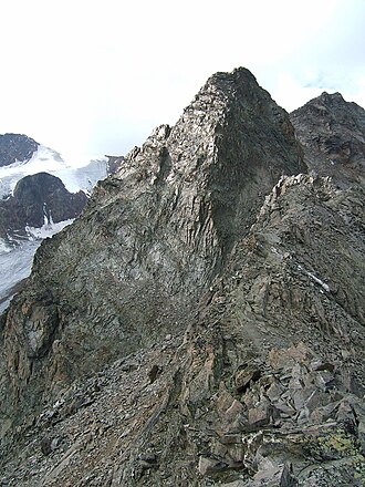 Hintergraslspitzen vom Hintergrasleck, in Bildmitte der Hintergraslturm, rechts zurückliegend der Hauptgipfel